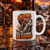 Enduro skodelica KTM »Če je lahko, ni enduro« – ilustrativni prikaz motiva