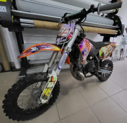 MX, moto ali vodni šport — grafika Insane Design