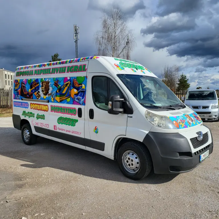 Reklamna polepitev vozila podjetja — referenca Insane Design
